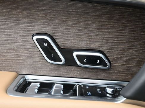 Used 2025 Land Rover Range Rover Long Wheelbase SE AWD/4WD image 28