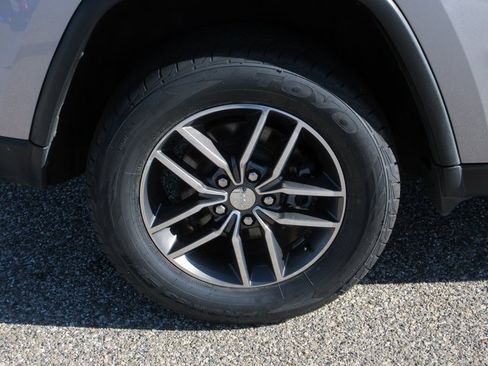 Used 2018 Jeep Grand Cherokee Limited w/ Luxury Group II image 4