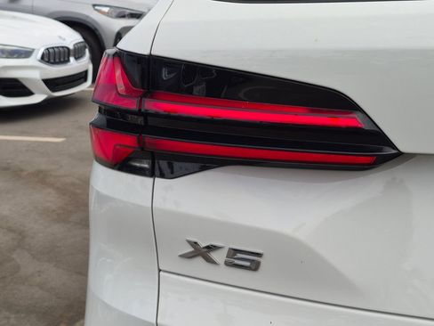 Used 2024 BMW X5 sDrive40i w/ Parking Assistance Package RWD image 22