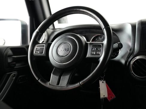 Used 2017 Jeep Wrangler Sahara AWD/4WD image 11