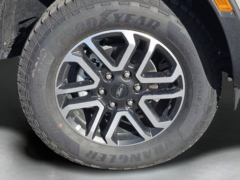 New 2025 Ford Ranger Lariat w/ FX4 Off-Road Package image 17