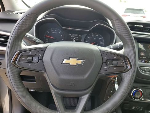 Used 2023 Chevrolet TrailBlazer LS FWD image 18