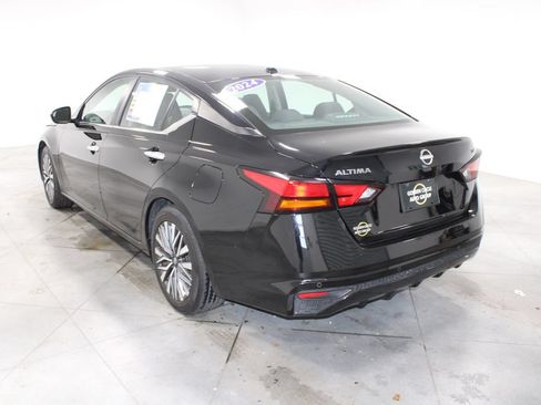 Used 2024 Nissan Altima 2.5 SV FWD image 7