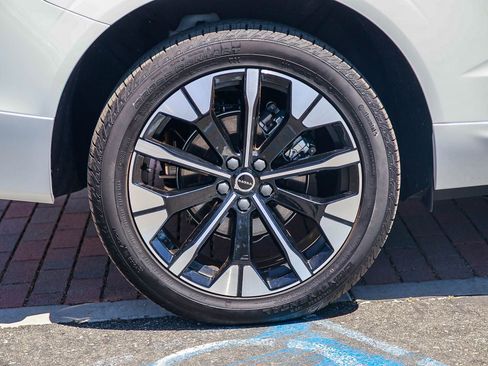 Certified 2026 Volvo XC60 B5 Plus w/ Climate Package PRO AWD/4WD image 10