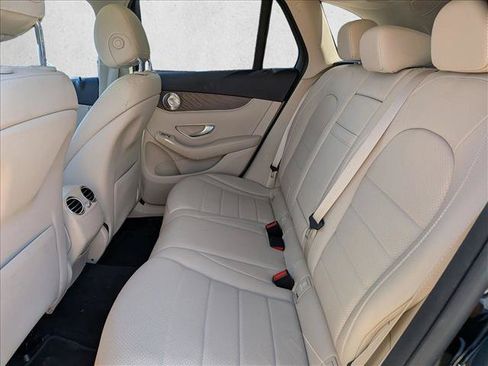 Used 2019 Mercedes-Benz GLC 350e 4MATIC image 16