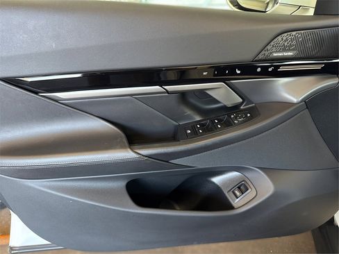 Used 2025 BMW 530i xDrive w/ Premium Package image 26