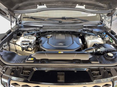 Used 2017 Land Rover Range Rover Sport SE image 21