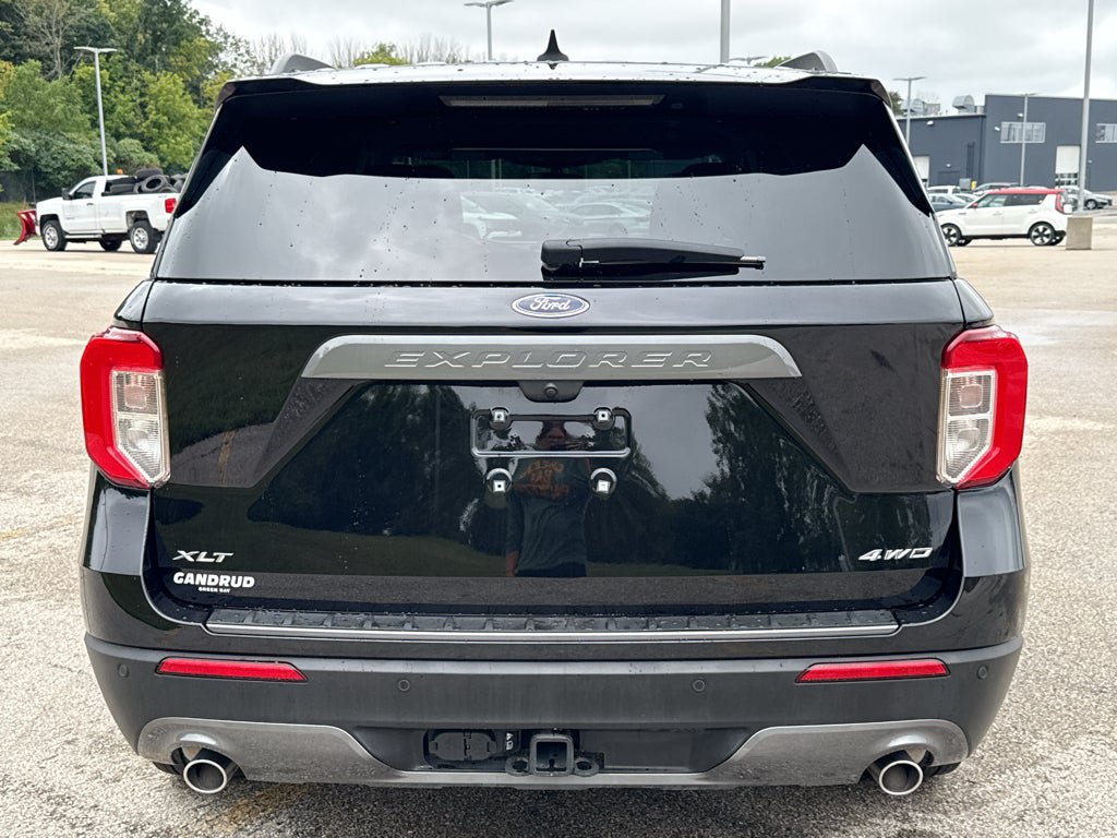 Used 2023 Ford Explorer XLT w/ Equipment Group 202A AWD/4WD image 7