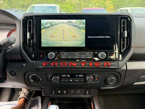 Used 2026 Nissan Frontier PRO-4X AWD/4WD image 6