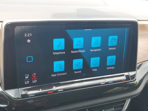 Used 2025 Volkswagen Atlas SE FWD image 11
