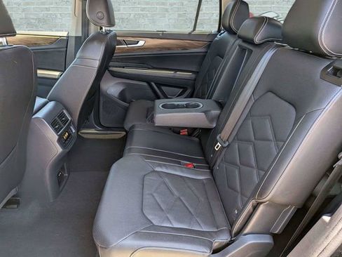 Certified 2025 Volkswagen Atlas SE FWD image 16