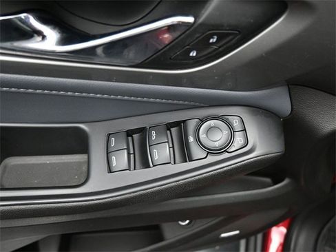 Used 2021 Chevrolet Traverse LT w/ LT Premium Package image 11