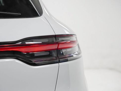 Certified 2026 Porsche Macan AWD/4WD image 12