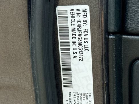 Used 2021 Jeep Grand Cherokee Laredo AWD/4WD image 30
