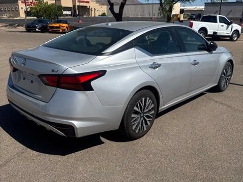 Used 2024 Nissan Altima 2.5 SV FWD image 6
