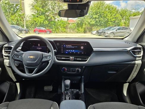 Used 2025 Chevrolet TrailBlazer LT AWD/4WD image 24