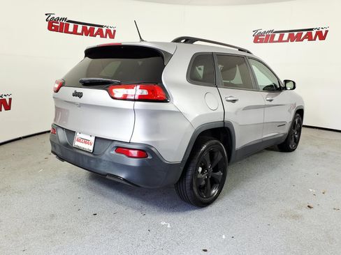 Used 2018 Jeep Cherokee Latitude w/ Altitude Package FWD image 7