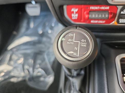 Used 2024 Jeep Wrangler Unlimited Rubicon AWD/4WD image 30