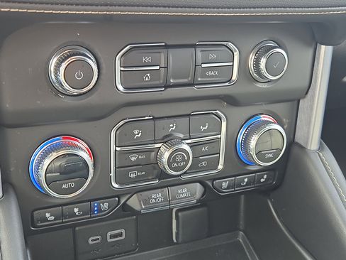 Used 2023 GMC Yukon SLT image 26