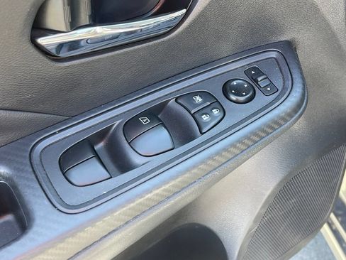 Used 2025 Nissan Versa SV FWD image 7