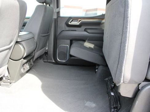 Used 2025 Chevrolet Silverado 1500 LT image 38