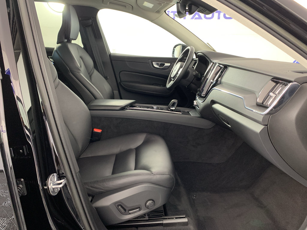 Used 2023 Volvo XC60 B5 Core AWD/4WD image 41