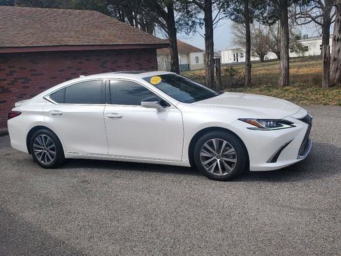 Used 2021 Lexus ES 300h w/ Premium Package image 17