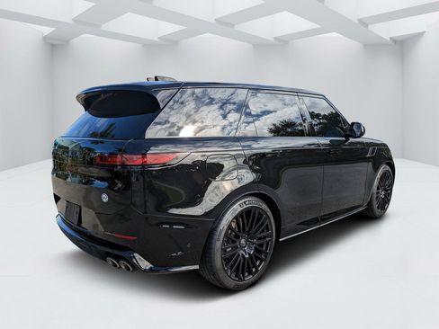 Used 2024 Land Rover Range Rover Sport image 3