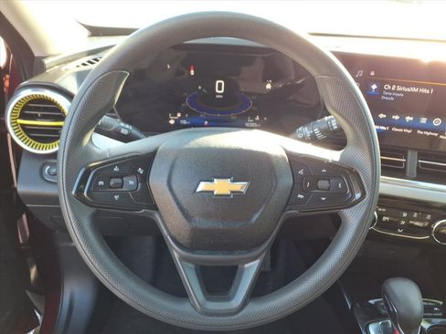 Used 2024 Chevrolet Trax LT image 21