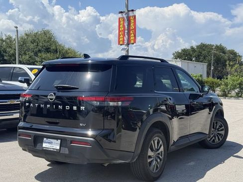 Used 2024 Nissan Pathfinder SV FWD image 3
