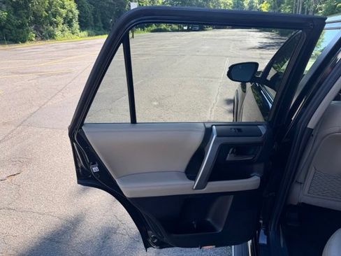 Used 2019 Toyota 4Runner Limited AWD/4WD image 17