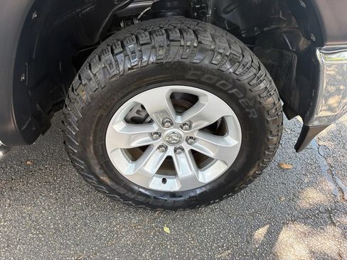 Used 2022 RAM 1500 Laramie AWD/4WD image 9