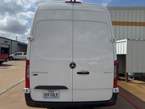 Used 2025 Mercedes-Benz Sprinter 2500 image 4