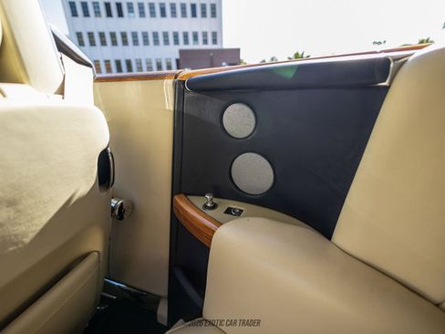 Used 2010 Rolls-Royce Phantom Drophead Coupe RWD image 43