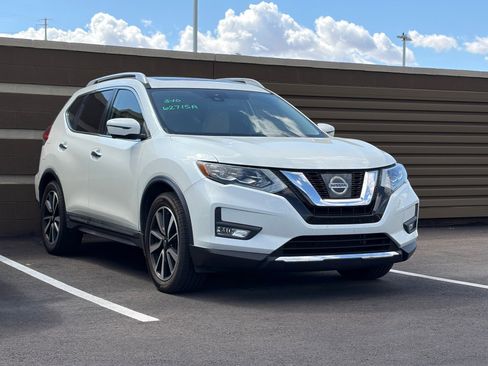 Used 2017 Nissan Rogue SL w/ SL Premium Package image 2