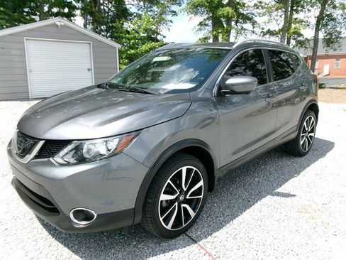 Used 2018 Nissan Rogue Sport SL FWD image 1