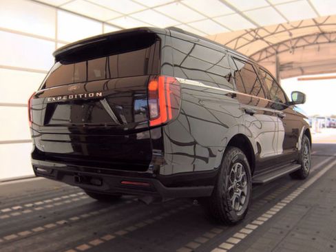 Used 2025 Ford Expedition Active AWD/4WD image 2