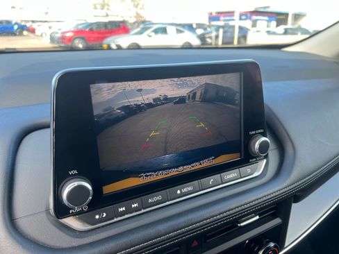 Used 2025 Nissan Rogue SV FWD image 25
