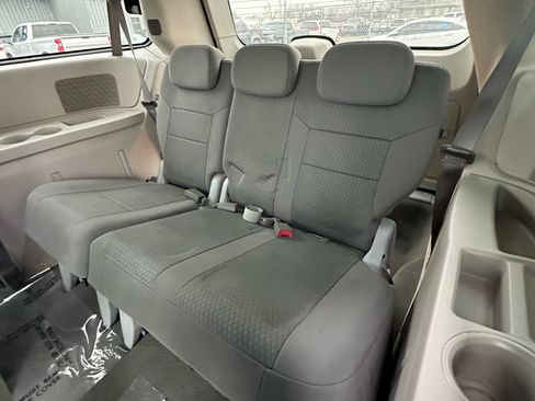 Used 2009 Chrysler Town & Country Touring image 33