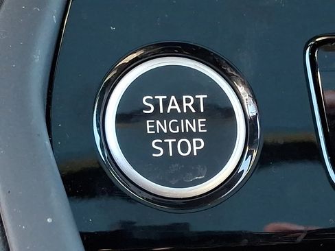 Used 2025 Audi Q5 Premium w/ Convenience Package image 26