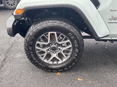 Certified 2024 Jeep Wrangler Sahara w/ Technology Group image 13