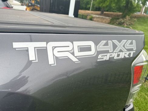 Used 2021 Toyota Tacoma TRD Sport w/ TRD Premium Sport Package AWD/4WD image 9