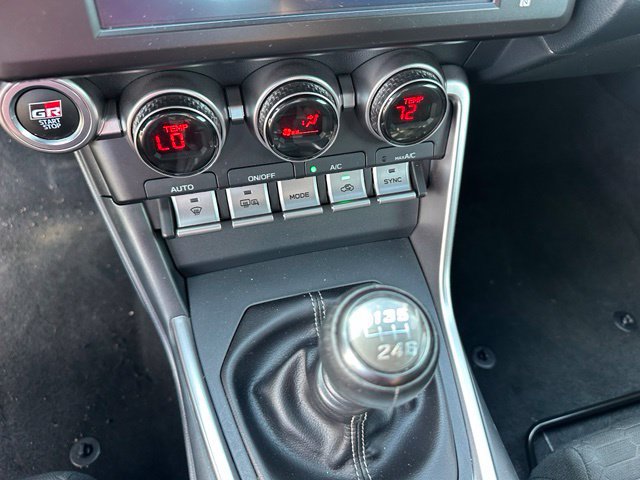 Used 2023 Toyota GR86 RWD image 15