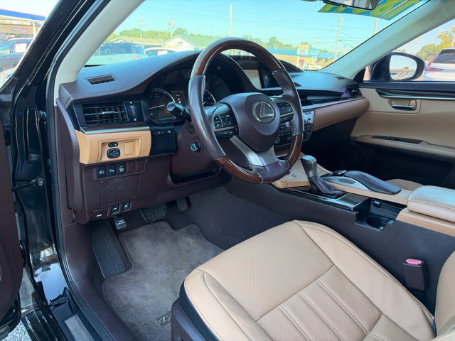 Used 2017 Lexus ES 350 w/ Luxury Package FWD image 17
