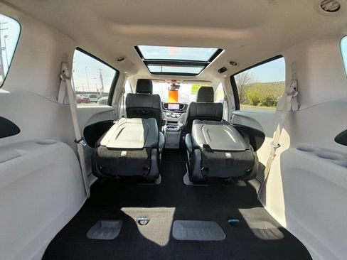 Used 2023 Chrysler Pacifica Limited FWD image 55