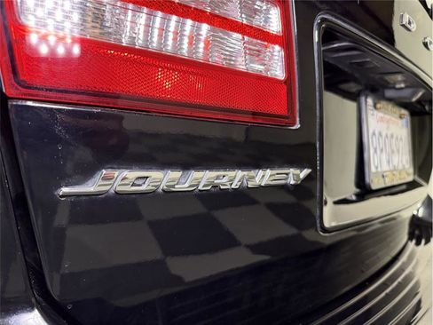 Used 2019 Dodge Journey SE image 23