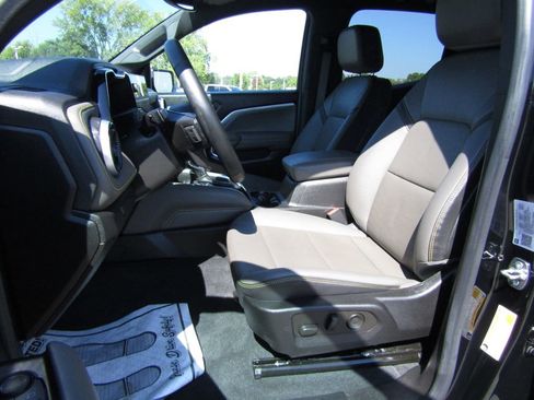 Used 2023 Chevrolet Colorado ZR2 w/ ZR2 Convenience Package III image 11