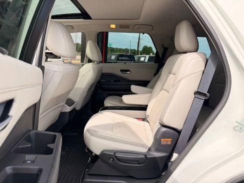 Used 2023 Nissan Pathfinder SL w/ SL Premium Package AWD/4WD image 13