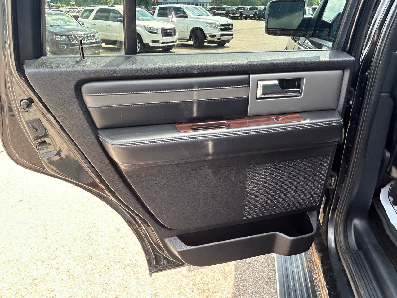 Used 2016 Ford Expedition Platinum AWD/4WD image 14