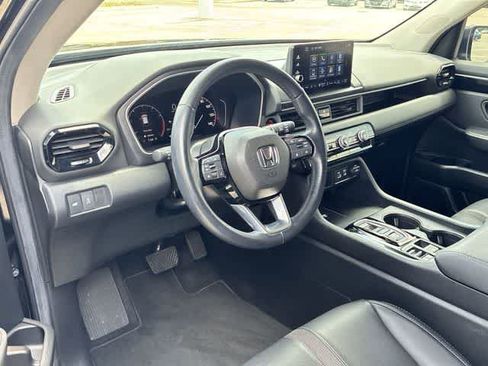 Used 2025 Honda Pilot EX-L image 2